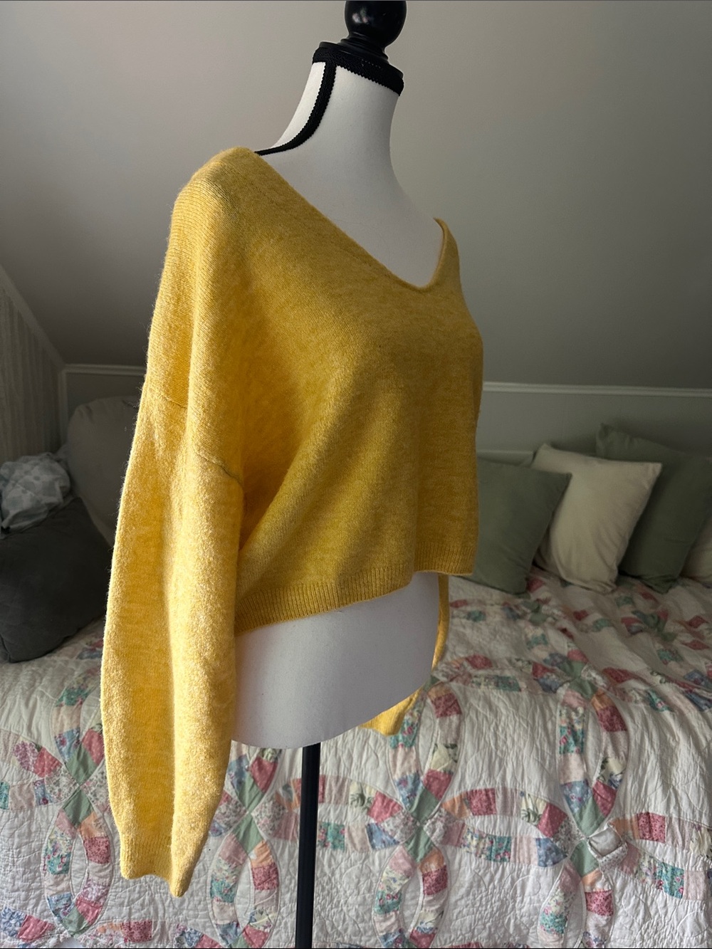 H&M Yellow V-Neck Cropped Women's Sweater